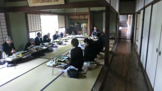 お寺での法事後の庫裏での食事
