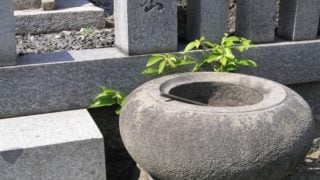 お墓の石