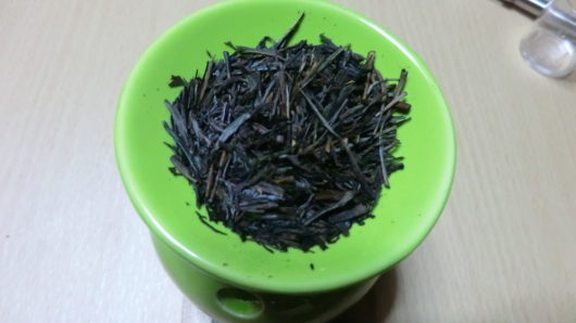 アロマポットで焙じた茶葉