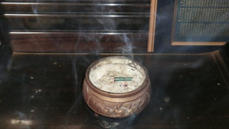 香炉の香煙