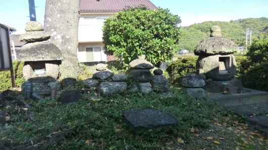 雷が落ちない土地の墓