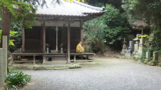 月照信海出家の牛額寺薬師堂
