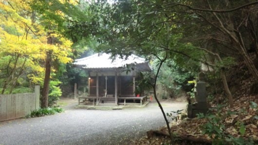 月照出家の寺。香川県、牛額寺薬師堂
