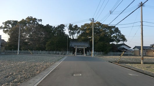 丸亀の八十主神社の外観。丸亀市陸上競技場の近く。