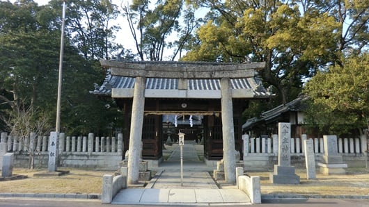 丸亀金倉町の八十主神社を正面から
