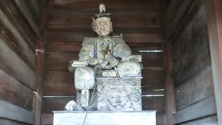 向かって左側が矢大神