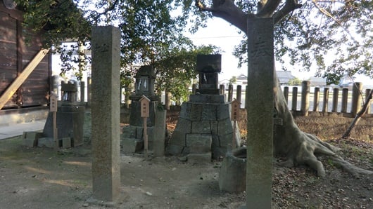八十主神社境内。地神社・金刀羅宮