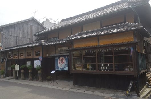 多度津町「藝術喫茶清水温泉」の外観