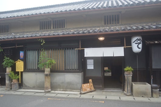 藝術喫茶清水温泉の反対にあるお惣菜処てつや