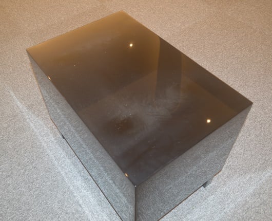掃除をする前の汚れた漆の仏具