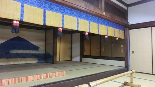 とある建物の対面所