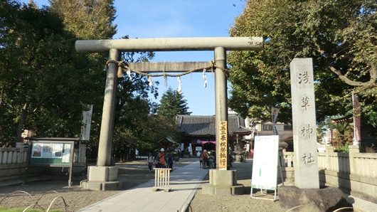 浅草寺に隣接する浅草神社