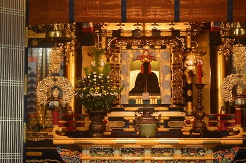 Shinran statue in the koshoji temple