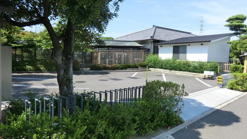 small parking lot next to the main entrance