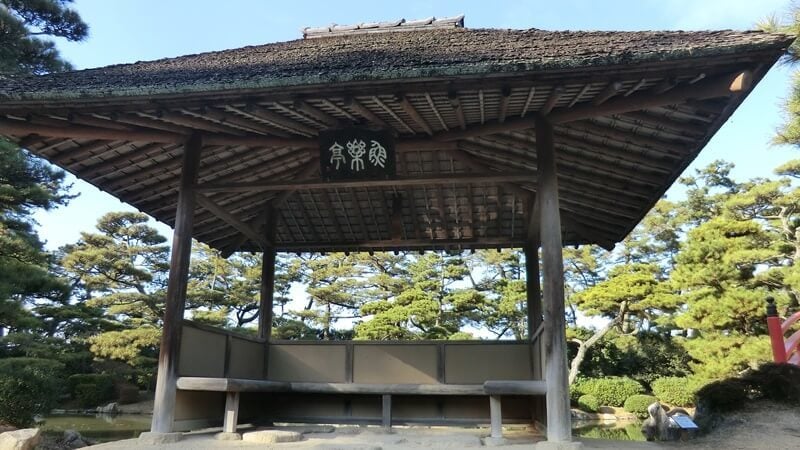 魚楽亭。中津万象園の東屋（茶亭）