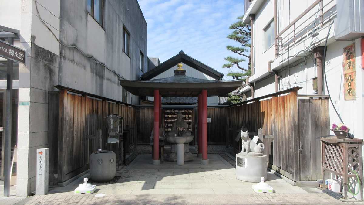 善通寺赤門筋の七仏薬師