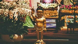 Statue of the birth of Buddha